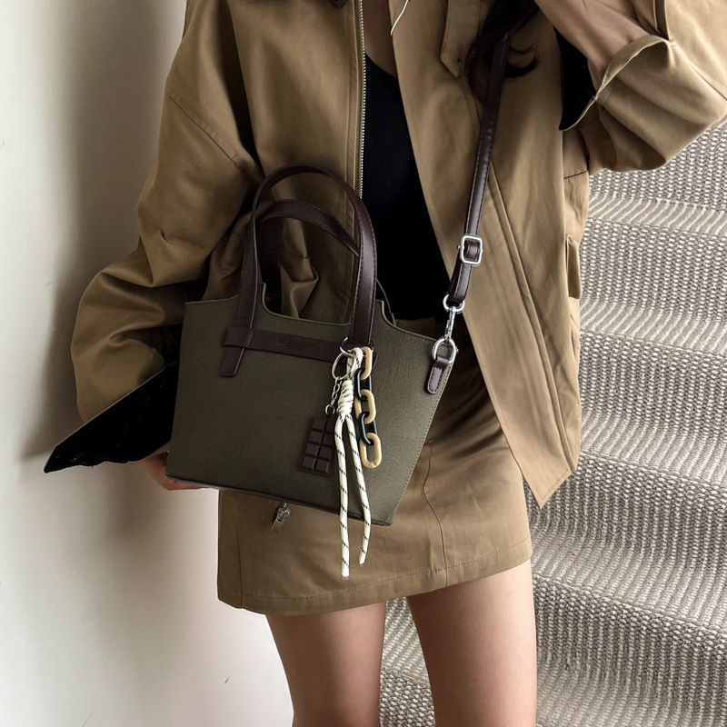 Crossbody bucket táska — PU bőr, városi minimalist stílus, cipzár, vízszintes négyzet alak, poliészter bélés