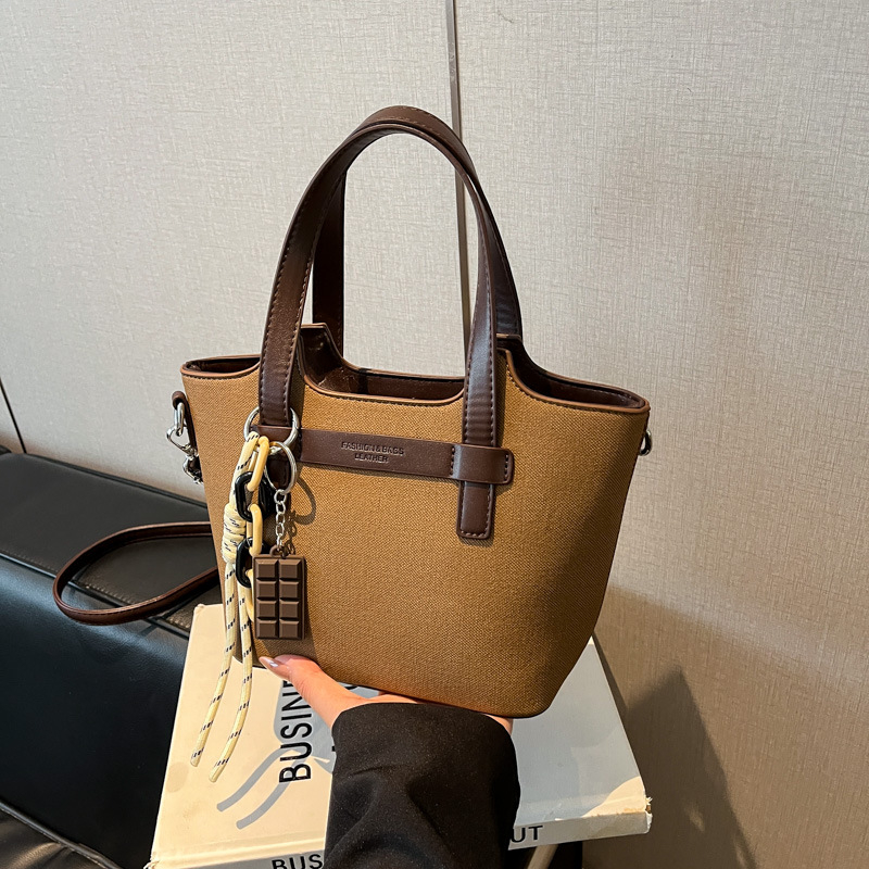 Crossbody bucket táska — PU bőr, városi minimalist stílus, cipzár, vízszintes négyzet alak, poliészter bélés