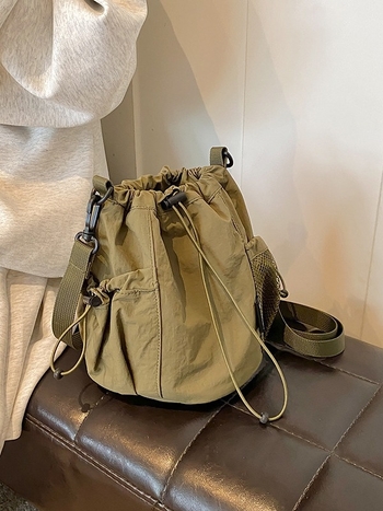 Nylon keresztpántos bucket táska zsinórral – utcai divat, poliészter bélés, telefon zseb