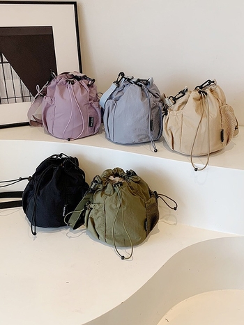 Nylon keresztpántos bucket táska zsinórral – utcai divat, poliészter bélés, telefon zseb
