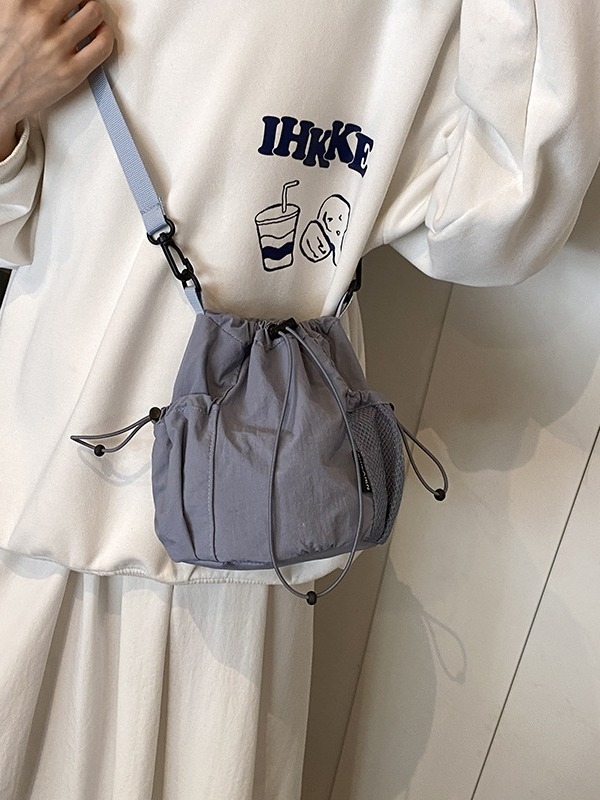 Nylon keresztpántos bucket táska zsinórral – utcai divat, poliészter bélés, telefon zseb