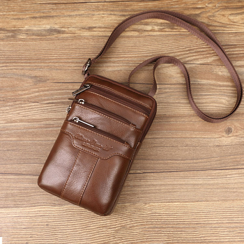 Material: Pie­le naturală; Geantă talie pentru bărbați din piele, mini, cu fermoar, formă verticală pătrată; buzunare interioare cu fermoar, pentru telefon și ID; căptușeală poliester; purtare pe curea sau pe umăr