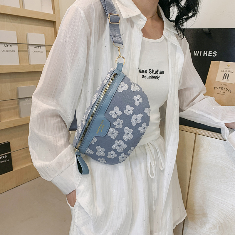 Geantă crossbody cu flori mici, stil street, material textil, căptușeală poliester, fermoar, buzunar ID interior, Primăvara 2024