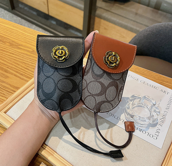Torba za ključeve – unisex, PU koža, uzorak s slovima, s jednim preklopom, retro stil