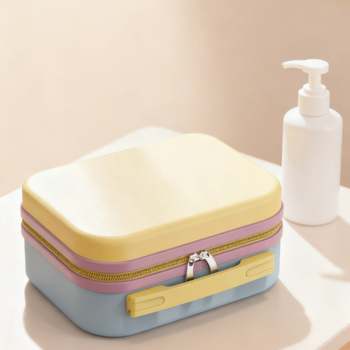 Mini kozmetická cestovná taštička so zapínaním na zips, ABS materiál, 700 g, jednobarevný vzor