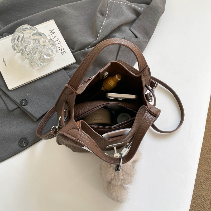 Női PU bőr bucket táska, közepes méretű, téli 2025 kollekció, váll- és crossbody viselés