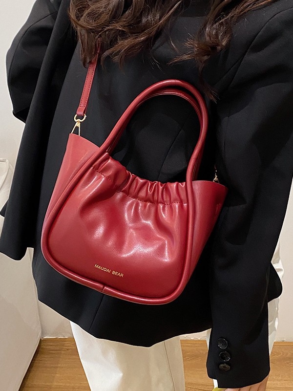 PU vedrová taška cez rameno, magnetické zapínanie, polyesterová podšívka, skrytý zipsový vrecko