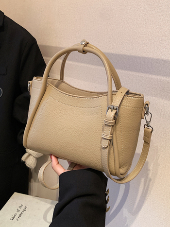 Bucket bag PU, с цип за отваряне, хоризонтална квадратна форма, полиестерна облицовка, вътрешен джоб с цип и джоб за телефон, една презрамка, ежедневна употреба.