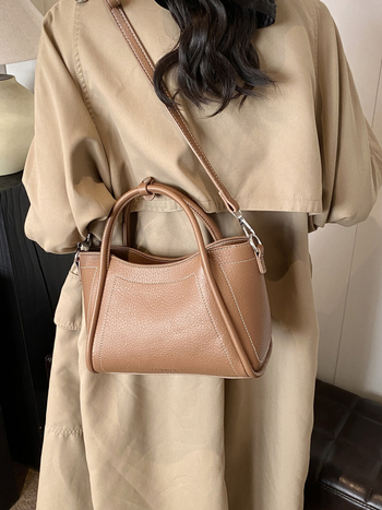 Bucket bag PU, с цип за отваряне, хоризонтална квадратна форма, полиестерна облицовка, вътрешен джоб с цип и джоб за телефон, една презрамка, ежедневна употреба.