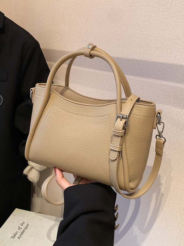 Bucket bag PU, с цип за отваряне, хоризонтална квадратна форма, полиестерна облицовка, вътрешен джоб с цип и джоб за телефон, една презрамка, ежедневна употреба.