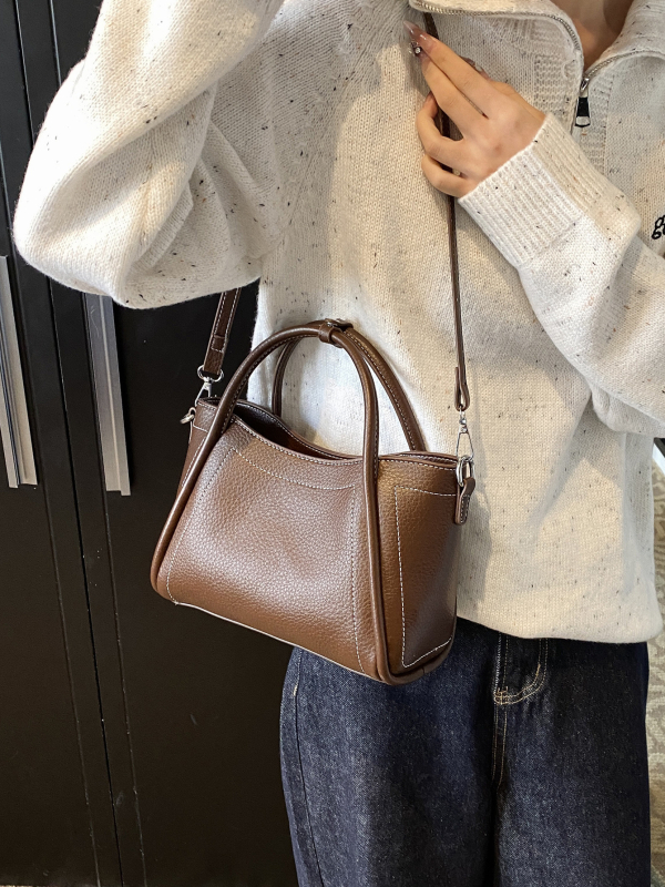 Bucket bag PU, с цип за отваряне, хоризонтална квадратна форма, полиестерна облицовка, вътрешен джоб с цип и джоб за телефон, една презрамка, ежедневна употреба.