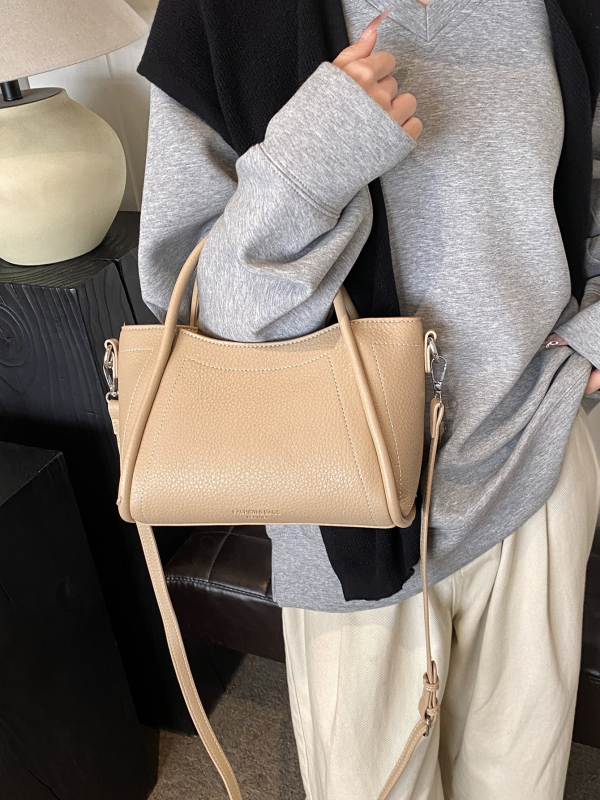 Bucket bag PU, с цип за отваряне, хоризонтална квадратна форма, полиестерна облицовка, вътрешен джоб с цип и джоб за телефон, една презрамка, ежедневна употреба.