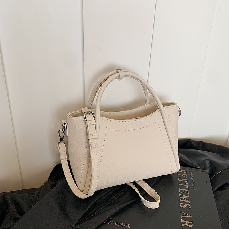 Bucket bag PU, с цип за отваряне, хоризонтална квадратна форма, полиестерна облицовка, вътрешен джоб с цип и джоб за телефон, една презрамка, ежедневна употреба.