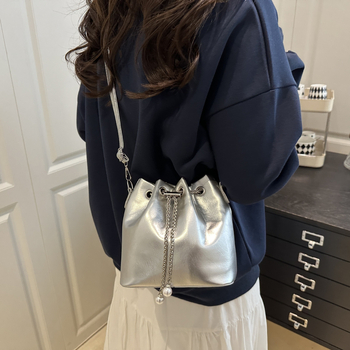 PU anyagú bucket táska, utcai stílus, húzózsinór zárás, poliészter bélés, horizontális négyzet alak