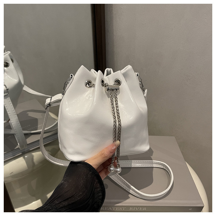 PU anyagú bucket táska, utcai stílus, húzózsinór zárás, poliészter bélés, horizontális négyzet alak