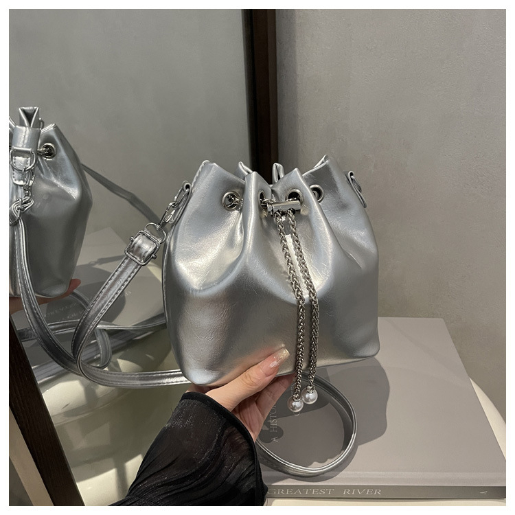 PU anyagú bucket táska, utcai stílus, húzózsinór zárás, poliészter bélés, horizontális négyzet alak