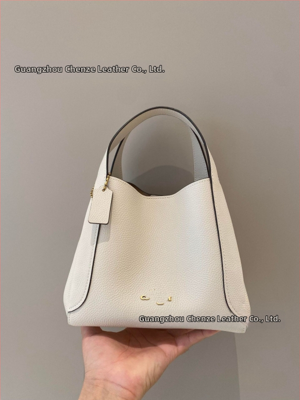 Aq Hadley Bucket Bag z pravej kože, tvár vedra, mestský jednoduchý štýl, polyesterová podšívka, zapínanie háčikom