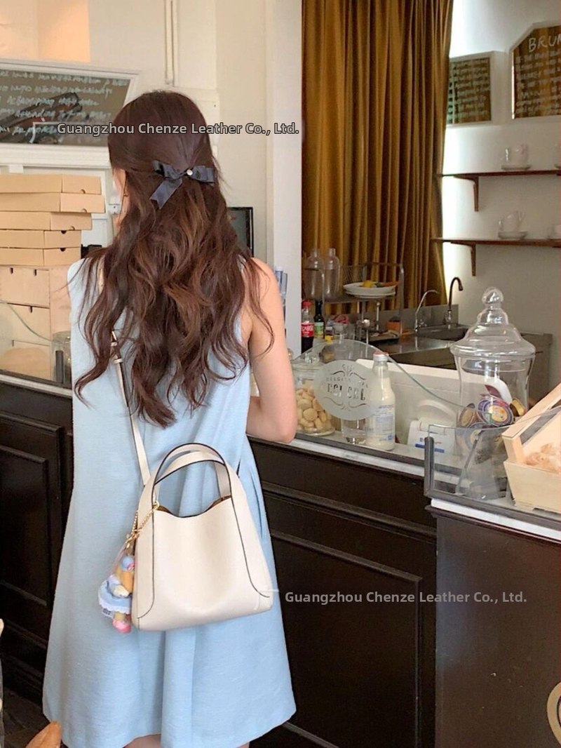 Aq Hadley Bucket Bag z pravej kože, tvár vedra, mestský jednoduchý štýl, polyesterová podšívka, zapínanie háčikom