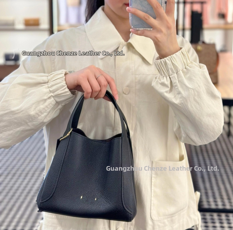 Aq Hadley Bucket Bag z pravej kože, tvár vedra, mestský jednoduchý štýl, polyesterová podšívka, zapínanie háčikom