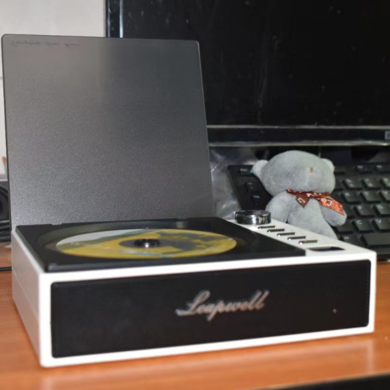 Pārvietojams CD atskaņotājs ar lādes tipa ielikšanu, RCA izeja, displejs, modelis cd201