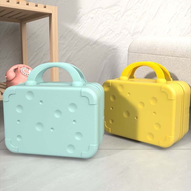 Utazótáska kozmetikai táskával és tárolóval (Anyag: poliészter; Vízálló: Igen; Nyitás: cipzár; Kerék: egyirányú kerék; Zár: lakat)