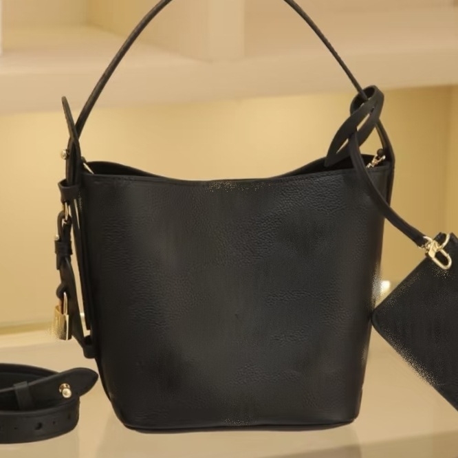 Valódi bőrből készült kosár alakú táska, utcai divat stílus, ovális forma, cipzáras zárás, poliészter bélés, belső zsebek: cipzáras zseb, telefonzseb, ID zseb, kamera zseb, kettős vállpánt, tavasz 2025