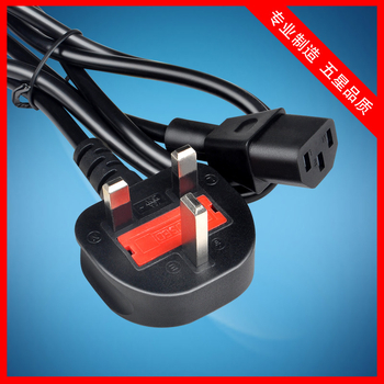 Daudzstandarta AC barošanas kabelis, šķērsgriezums 0,5 mm², garums 100 cm, 2 pieslēgvietas un 3 pieslēgvietas, 3-vadu savienojums