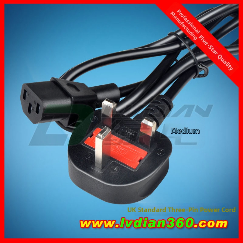 Daudzstandarta AC barošanas kabelis, šķērsgriezums 0,5 mm², garums 100 cm, 2 pieslēgvietas un 3 pieslēgvietas, 3-vadu savienojums