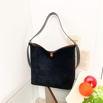 Nagy kapacitású bucket táska nőknek, téli 2025, anyag: speciális anyag, záródás: zár, belső zseb a telefon számára