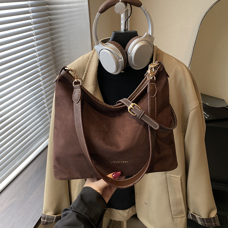 Nagy kapacitású bucket bag nőknek, PU bőr / szövet, városi egyszerű stílus, cipzáras zárás, poliészter bélés, belső cipzáros zseb