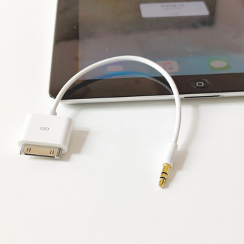 Kábel AUX do auta zo 30-pin na 3,5 mm stereo pre iPod/iPhone/iPad – 20 cm, meďový vodič, niklovaný povrch