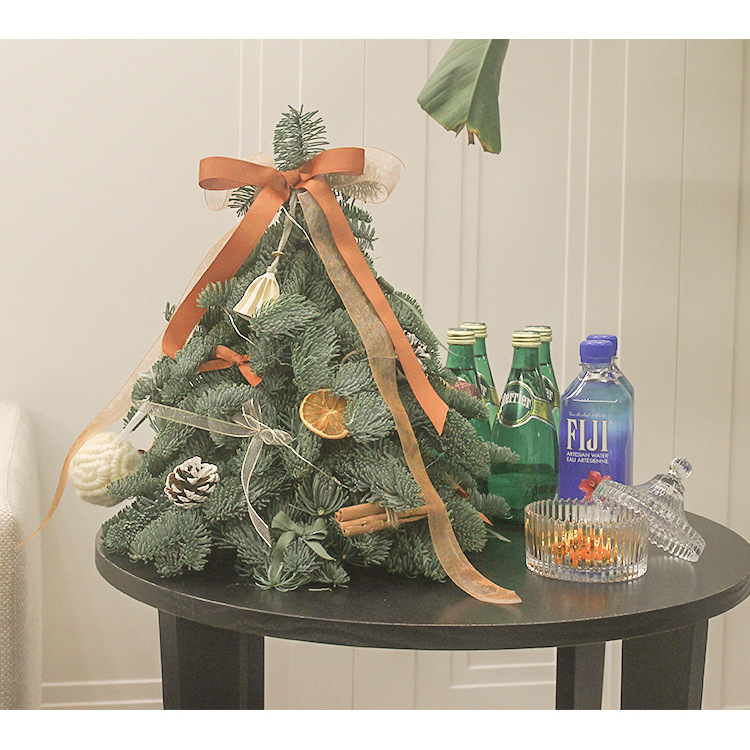 Importált Noble Pine karácsonyfa ágak – Friss vágott zöld lomb a házi kertészkedéshez (Típus: Egyéb; Anyag: Egyéb; Importált)