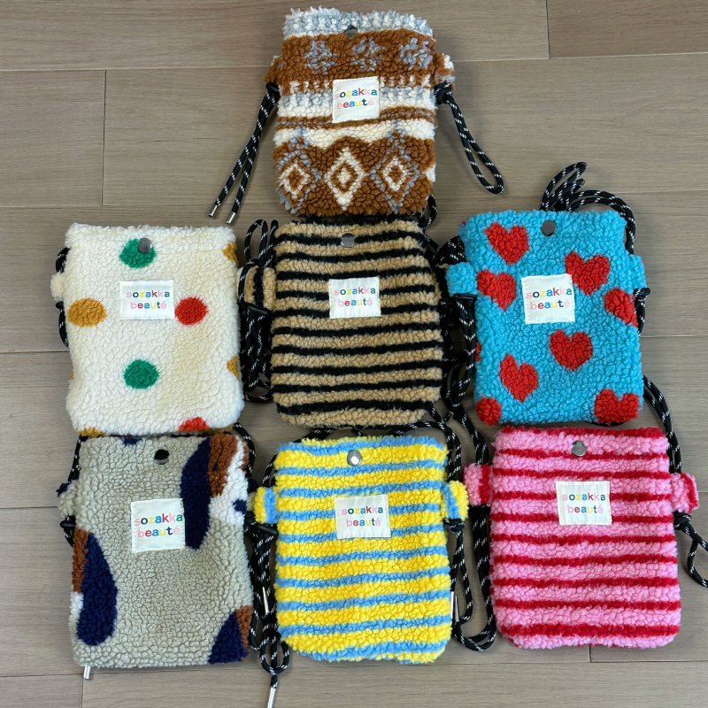 MZTKIN Geantă crossbody mini din lână de miel — formă pătrată verticală, închidere cu bandă, buzunar pentru telefon