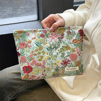 Kozmetikai táska domborított jacquard virágmintával, nagy kapacitású, anyag: textil, bélés: vászon, záródás: cipzár