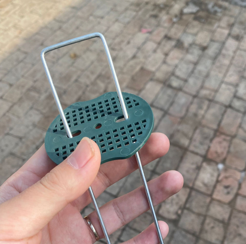 Cuie U pentru fixare gazon, din oțel inoxidabil, lungimi 10/15/20 cm, diametru exterior 4 cm, vârf înclinat pentru o introducere ușoară