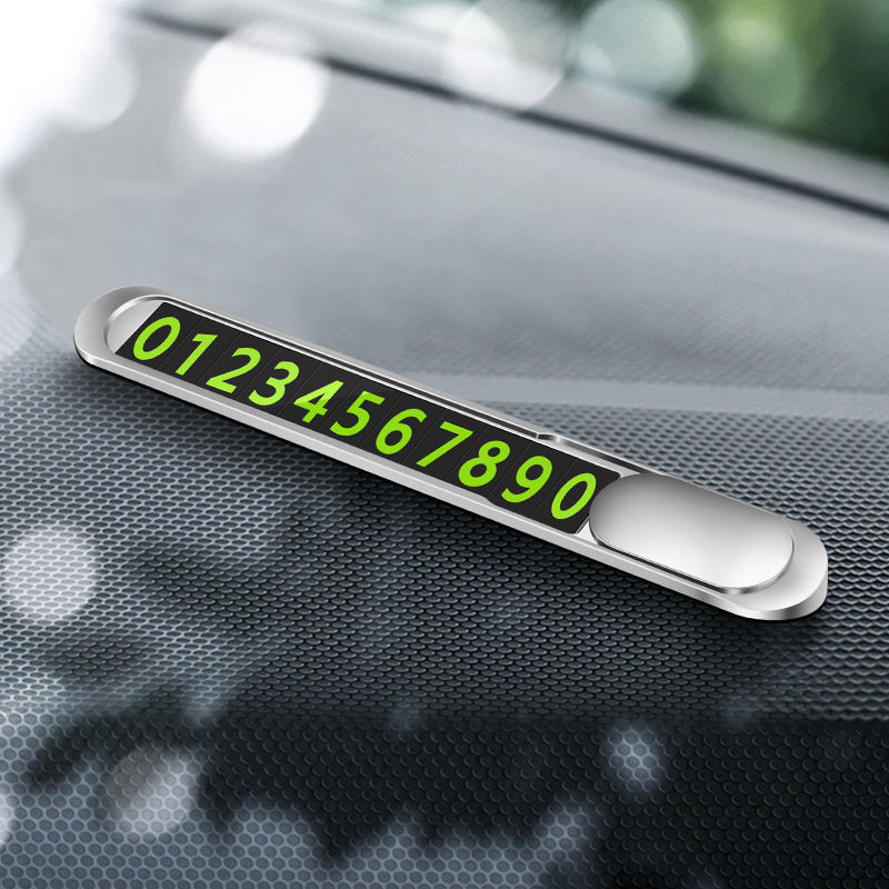 Slēgta metāla automašīnas stāvvietas plāksne, spīd, ar logotipa druku