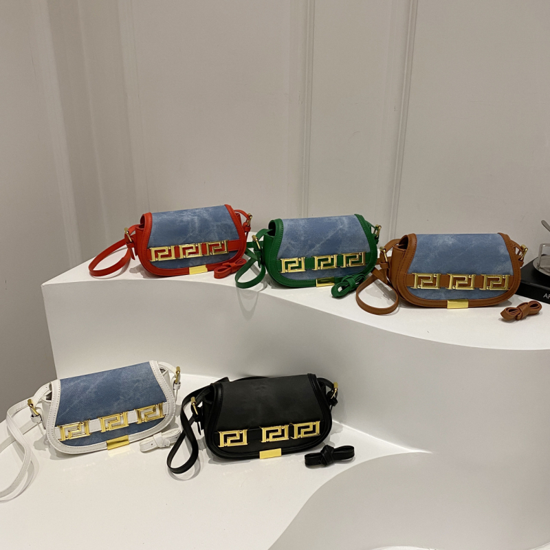 Geantă crossbody PU, formă pătrată orizontală, închidere cu capac, buzunar pentru documente