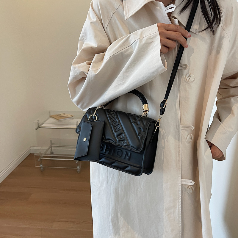 Geantă pătrată orizontală din PU, stil Street Trend, cu capac, buzunar interior pentru telefon și căptușeală din piele sintetică