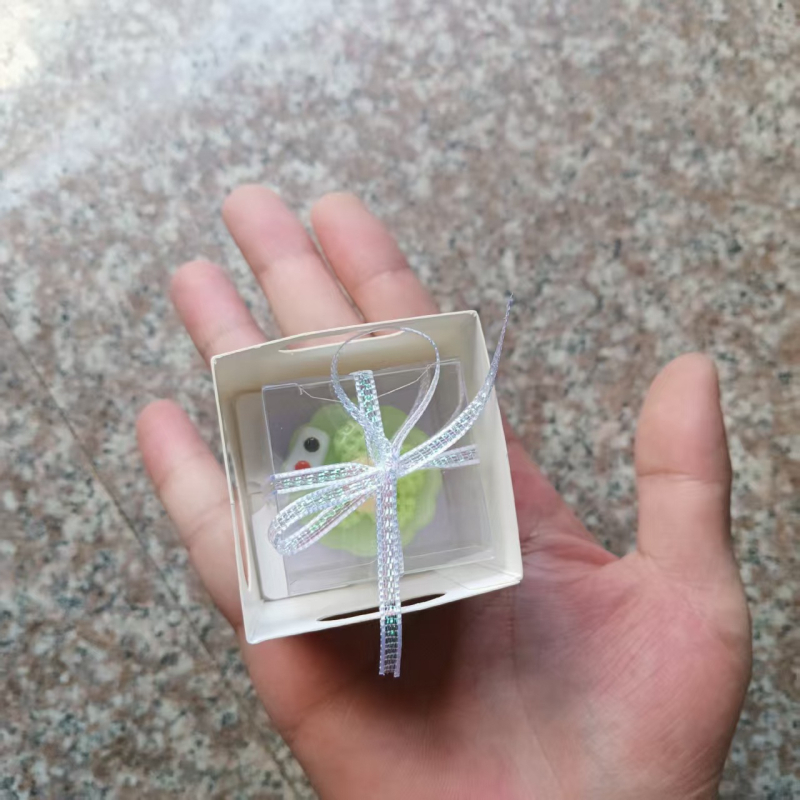 Gyantából készült mini torta dekorfigura fotózáshoz és asztali dekorációhoz; Anyag: gyanta; Kategória: Cartoon; Használat: fotózás; Asztali dekoráció