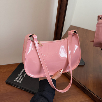 Õlakott PU materjalist, horisontaalne ruudu kujuga, tõmblukk, voodrita, sisemine telefonitasku