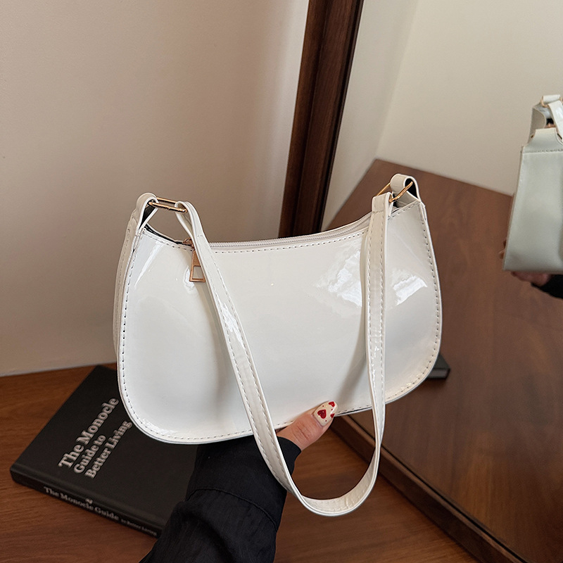 Õlakott PU materjalist, horisontaalne ruudu kujuga, tõmblukk, voodrita, sisemine telefonitasku