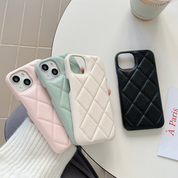 Kućište za iPhone 17 Pro Max u Chanel stilu sa šivenim uzorkom i teksturom lychee, od luksuzne kože.