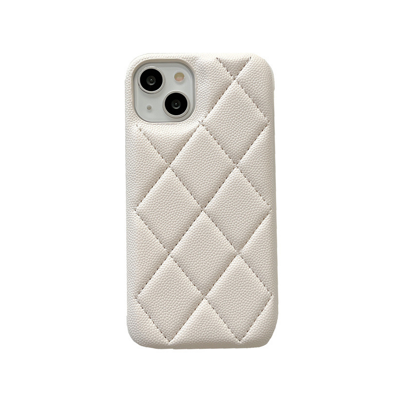 Kućište za iPhone 17 Pro Max u Chanel stilu sa šivenim uzorkom i teksturom lychee, od luksuzne kože.