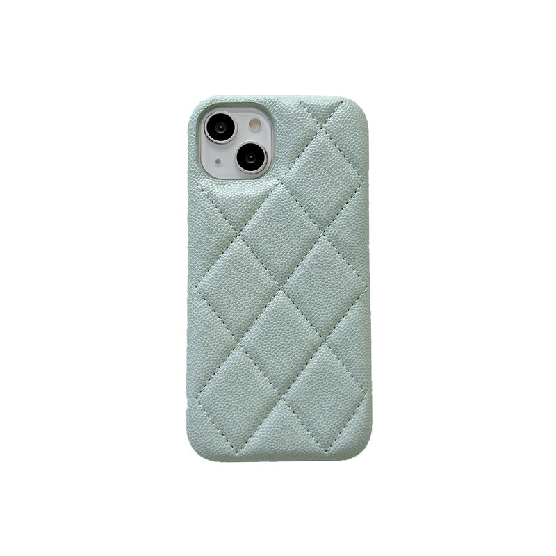 Kućište za iPhone 17 Pro Max u Chanel stilu sa šivenim uzorkom i teksturom lychee, od luksuzne kože.