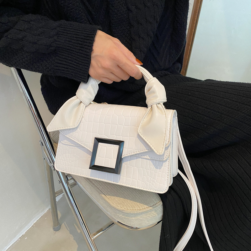 Ženska crossbody torba — gradski stil, PU materijal, horizontalni kvadratni oblik, zatvaranje kapicom, unutarnja podstava od umjetne kože, jedna naramenica