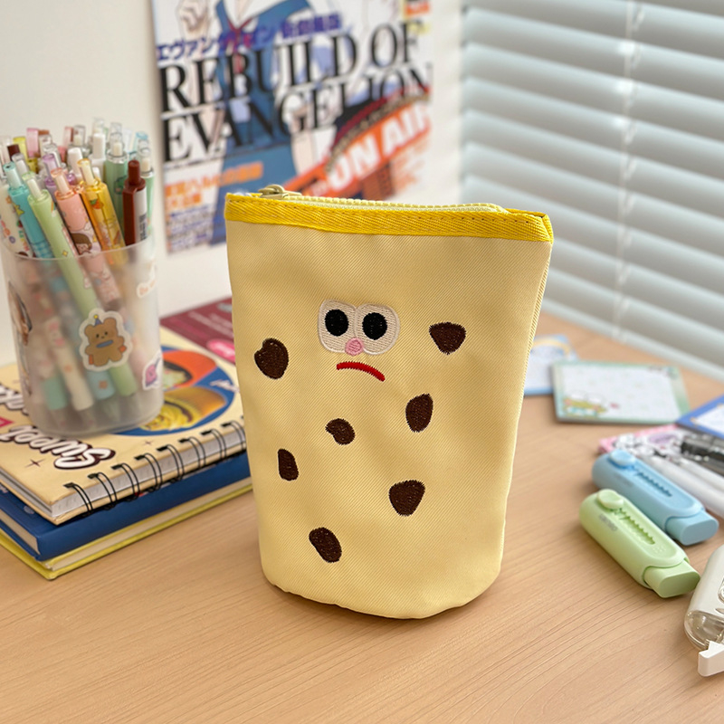 Nailona cilindriskā zīmēšanas somiņa bērniem ar karikatūru dizainu, anime motīvs, elpojoša poliestera iekšpuse.