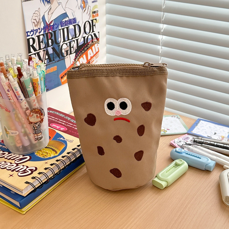 Nailona cilindriskā zīmēšanas somiņa bērniem ar karikatūru dizainu, anime motīvs, elpojoša poliestera iekšpuse.