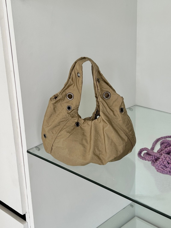 Nylon táska, dumpling alakú, közepes méret, könnyű mindennapi használatra, mágneses zár, 2025 tavasz