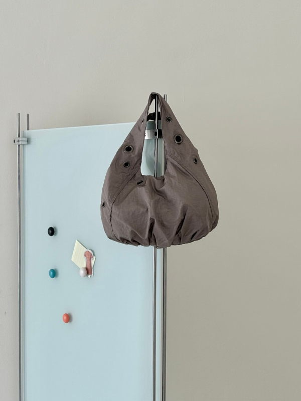 Nylon táska, dumpling alakú, közepes méret, könnyű mindennapi használatra, mágneses zár, 2025 tavasz