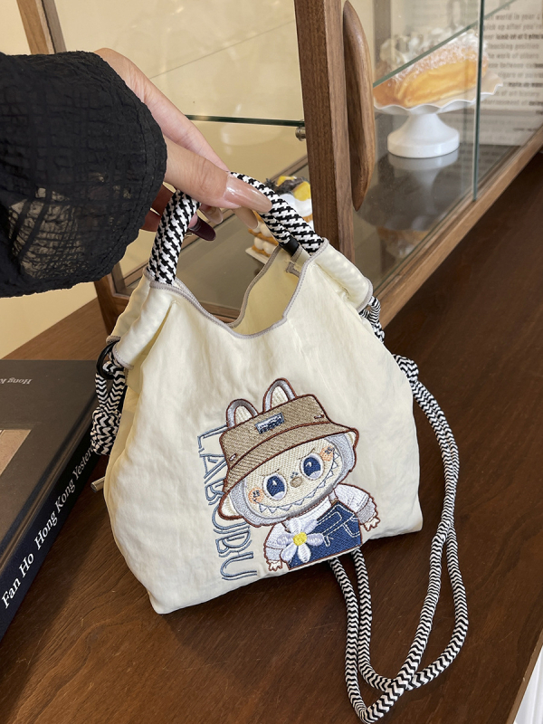 Geantă Ballchain cu broderie Labubu, crossbody cu deschidere în partea superioară, nylon, formă pătrată verticală, buzunar pentru telefon și documente, curea unică